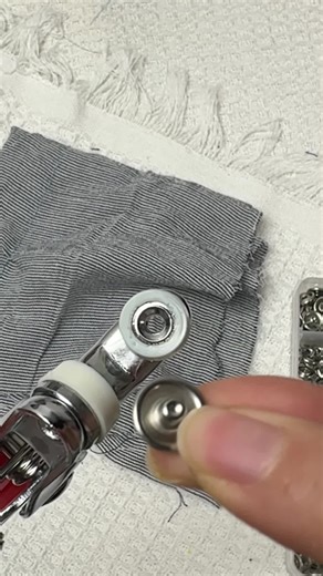 Installing press studs too troublesome? This tool solves all your problems! Easy to use, saves time and effort, and even beginners can install quickly! #PressStudInstallation #ToolGadget #LifeHacks#tiktokshop #fyp
