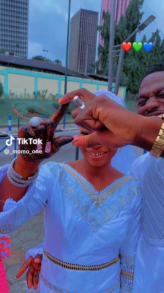 Vidéos de momo. one OFFICIEL (@_momo_one) avec son original - momo. one OFFICIEL