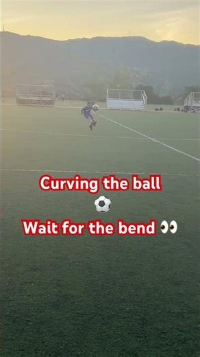 Curving soccer ball #soccerdrills #soccer #futeball #soccershorts #viralsoccer #skills #fyp #futsal