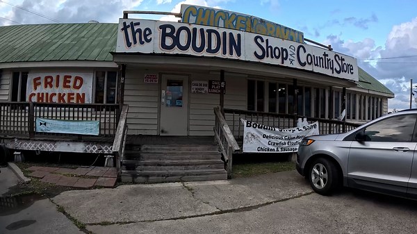 The GREATEST Cajun Food is in a Grocery Store in Louisiana