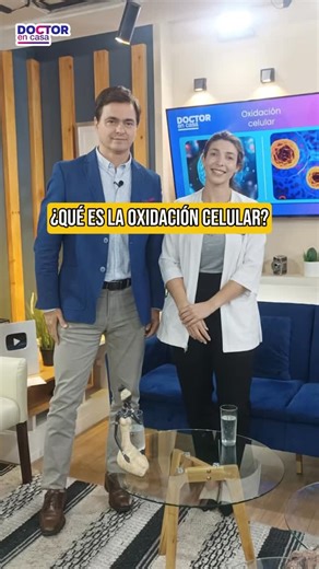 Doctor en Casa on Instagram: "¿Qué es la oxidación celular? Es un proceso biológico que ocurre todos los días. Para producir energía, nuestras mitocondrias liberan radicales libres. El problema aparece cuando, por estrés, inflamación sistémica o mal descanso, se supera la capacidad del cuerpo para neutralizarlos. Ahí es cuando estos radicales se acumulan y se genera la oxidación celular. 🎙️ En conversación con la Dra. Fiorella Palumbo, el Dr. Claudio Aldunate abordó este tema clave para entende