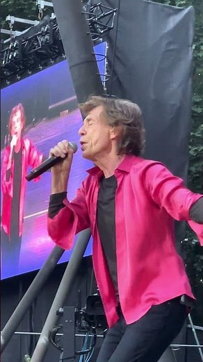 💣🎸 Rolling Stones still own the arena like it’s their first tour! #rollingstones #mickjagger
