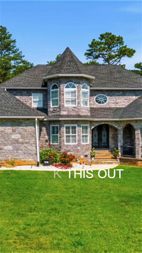 🏡 Luxury Home Tour in Maryville, TN ✨ If you’ve been searching for a luxury home in East Tennessee, this one is a must-see! ✔️ Built in 2020 ✔️ 3 Bedrooms | 3 Bathrooms ✔️ Dedicated Home Office ✔️ Large Bonus Room ✔️ Private 1-Acre Lot ✔️ Gated Community ✔️ Resort-Style Backyard with Pool ✔️ High-End Designer Finishes This home blends modern luxury, privacy, and outdoor living into one incredible property. If you’re looking for a Maryville luxury home, Tennessee dream home, or a home with a poo