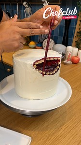 Creepy Cockroach Cake! Eat, drink and be scary 🕸🎂🎃 | Chefclub GruB