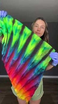 Creating a large ice dyed tapestry! Follow for more ice dyeing magic #art #tiedye #fyp