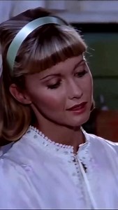 Grease, musical (1971) #grease #musical #greasemusical #JohnTravolta #OliviaNewtonJohn #olivianewtonjohngrease #musical | Film telefilm