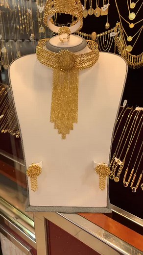 Gold Jewelry Collection Showcase: Intricate Designs & Elegance