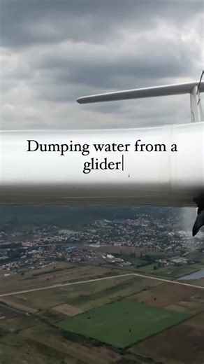 Glider Dumping Water Mid Air Explained | Water Ballast Release in Sailplane Flight