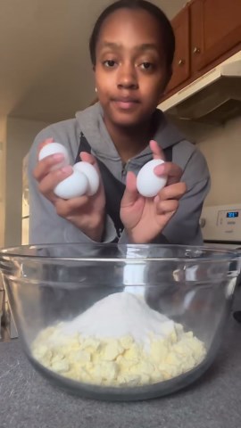 Zakia Boyd on Instagram: "Doctored Lemon Cake 🍋🫶🏽 How to make it: * 1 box lemon cake mix, I used duncan hines * 1 box lemon instant pudding mix, 3-4oz * 4 large eggs, at room temperature * 1/2 cup vegetable oil * 2/3 cups milk * 1/3 cup lemon juice * 2 tsp vanilla extract Lemon Glaze * 2 1/4 cups powdered sugar * 1/3 cup lemon juice * 1 tsp vanilla extract Pan Type: Bundt Pan Bake Temperature: 350F Bake Time: 33-38 minutes until toothpick comes out clean 1. Preheat oven t