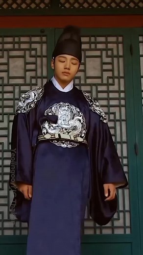 👉The Moon That Embraces the Sun👈 Moon Embracing the Sun 해를 품은 달 Haereul Pum-eun Dal, also known as The Moon that Embraces the Sun or The Sun and the Moon is a 2012 South Korean television drama series, starring Kim Soo-hyun, Han Ga-in, Jung Il-woo, and Kim Min-seo. It aired on MBC from January 4 to March 15, 2012, on Wednesdays and Thursdays at 21:55 for 20 episodes.🌜🌞🌜 #yeojingoo #여진구 #ยอจินกู #TheMoonThatEmbracestheSun #YeojingooYJGThaifan #loveyeojingoo