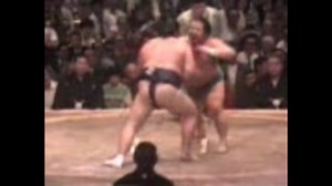 大相撲名勝負　麒麟児 vs 富士櫻　天皇陛下も大興奮！