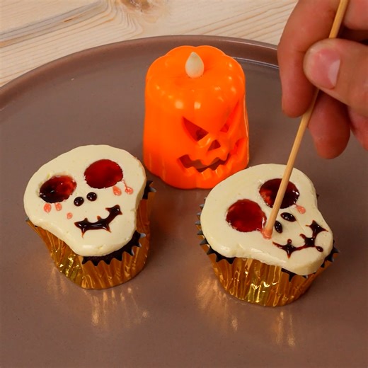 44M views · 34K reactions | Halloween Skull Cupcakes | Magic Hands Creations | Facebook