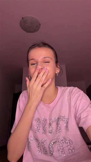 Vă aștept mâine la ora 18;00 pe canalul meu să vedeți cum am făcut acest make-up 😅 nu mi place deloc Canal de youtube- Mariaisabelleoficial #transition #makeup #latinamakeup