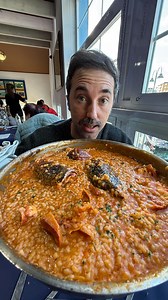 🦞 Restaurante con sabor a mar delante del puerto 🦞 ✍️ Hoy comemos en el restaurante de la cofradía de pescadores de Puerto de Vega, y como no podía ser de otra manera hemos comido cosas del mar, mejillones, pulpo, arroz con bogavante y mucho más… todo un festin! 📍 Restaurante de la cofradía de pescadores de Puerto de Vega. Puerto de Vega #asturias #restaurante #restaurantesasturias #arrozconbogavante #pescadosymariscos #gastronomiaasturiana #dondecomer #comerenasturias #puertodevega #cofradia