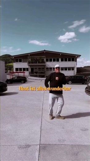Lasst uns mit dem Lied etwas Happiness versprühen! ☺️🕺