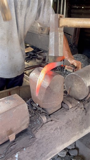 the process of forming a coconut picking tool #pengrajin #pandebesi #blacksmith | Mualimin