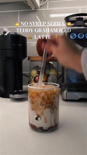 No Syrup Series: Teddy Graham Iced Latte 🧸☕️✨🍯 🧸 honey 🧸 brown sugar 🧸 vanilla bean paste 🧸 cinnamon 🧸 2 shots espresso 🧸 milk of choice 🧸 ice #nosyrupsneeded #teddygrahamlatte #icedlatte #athomecoffee #coffeerecipes | Foodieeshh