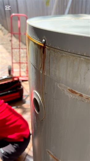 🧡 Rust never sleeps… but your hot water tank might be on its last shower! If you’ve spotted rusty water or flakes coming from the bottom of your tank — that’s not “extra minerals,” that’s your system waving the white flag 😬 Once rust sets in, there’s no going back — it’s only a matter of time before it leaks (usually at the worst possible moment). 💥 Upgrade before it bursts! 💥 We’ll swap out that old rust bucket for a shiny new, energy-efficient hot water system that keeps the showers hot an