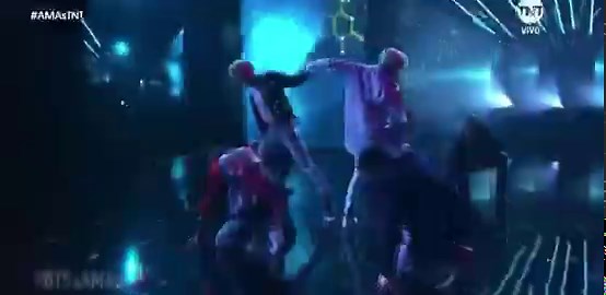 The Chainsmokers saying that calling BTS “international superstars” would be an understatement and that this was their debut performance in the US TV, then the camera cuts to them, standing in formation as the whistle part from DNA starts playing.. EVERYTHING CHANGED FROM THERE.