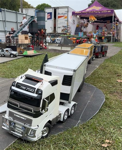 Volvo FH16 Road Train in Action