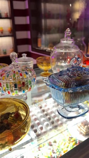 Vegas Navigator on Instagram: "Caramella Italian Restaurant & Lounge at Planet Hollywood - A 1970s Italian Dream on the Strip. @caramellalasvegas @phvegas Step through a velvet vestibule into 1970s Italy at Caramella, where swanky Italian dining meets lounge vibes. This chic collaboration with Tao Group Hospitality offers elevated Italian classics, fresh seafood, and handcrafted pastas in a stylish setting with Strip views. 🍝 Glamorous Italian dining with bold flavors and Strip views 🍾 Hidden 