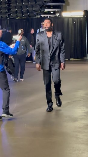 Kyrie Irving | KAI on Instagram: "Kyrie couldn’t believe how close this photographer was to him 😂 #KyrieIrving"