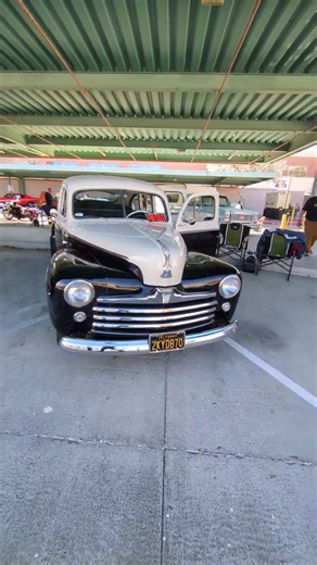 1948 Ford Super Deluxe Sedan – Classic Post-War Ford Cruiser