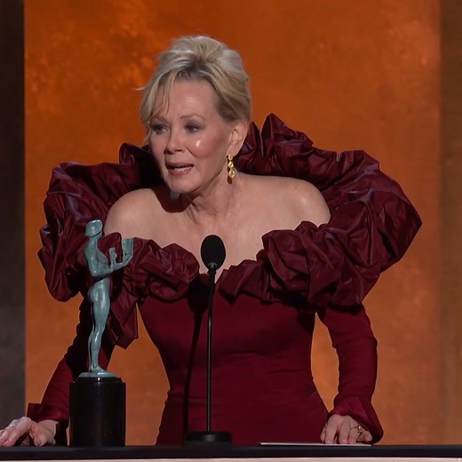 Outstanding to say the least 🤩 Jean Smart receives the Actor® for Outstanding Performance by a Female Actor in a Comedy Series | The Actor Awards