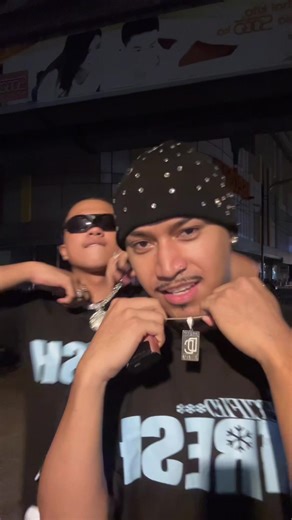 CERTIFIED FRESH TEE AVAILABLE NOW❄️❄️ #fyp #viral #freshallover #fashion #tiktokfashion #overall #silkscreen #snowflakes #iceice #mandam #localbrand #ukdrip