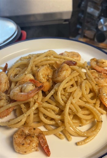 Garlic Parmesan Bucatini with Shrimps Recipe