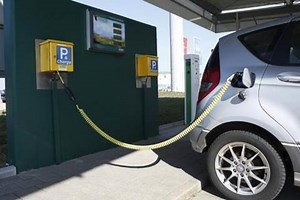 Power minister supports tax incentives for electric vehicles: Measures push EVs to launch soon