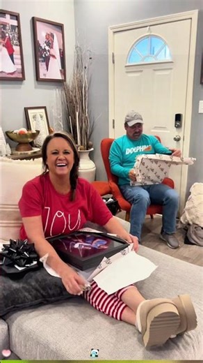 This is your sign to do an awkward sibling photoshoot😂#awkwardfamilyphotos #jcpenneyphotoshoot