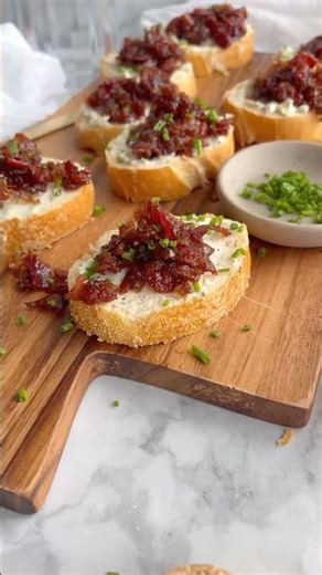 #foodcontentcreator #foodblogger #easyappetizer #appetizer #bourbonbaconjam