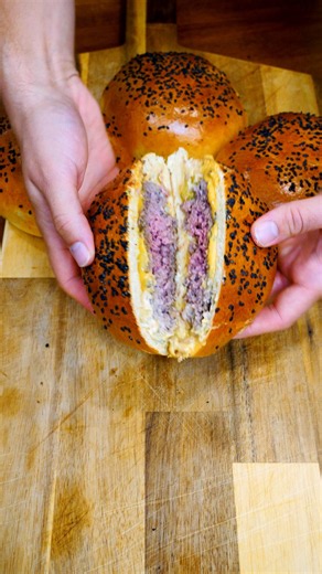 I Tried This VIRAL Burger Recipe… And It’s SO GOOD! 🍔