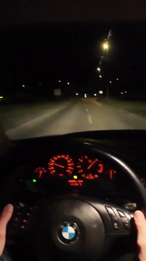 BMW E39 523i POV street drift
