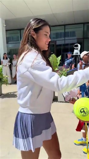 15K views · 1.2K reactions | Emma with her cute little fans 朗漏 | Emma Raducanu Fanpage | Facebook