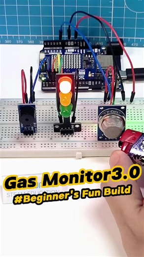 This Arduino Smoke Detector Actually Works! 🔥 #arduino #engineering #electronics #arduinoproject #electricalengineer