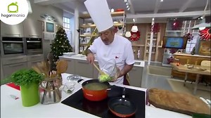 Karlos Arguiñano elabora una receta de sopa de tapioca, garbanzos, calabacín y caldo de pollo con albóndigas caseras de pollo. ¡Exquisitas! | hogarmania