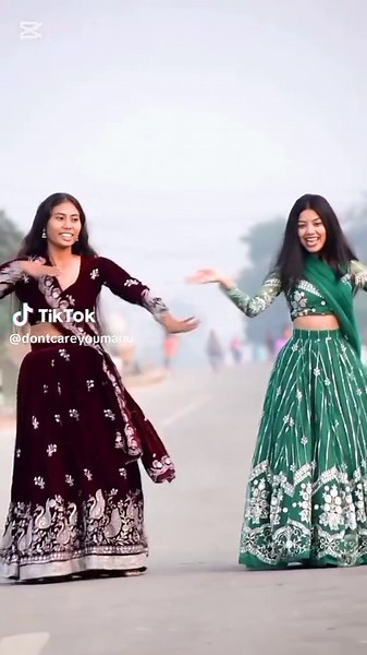 Hawa Mor Umariya: Tharuniya Dance Challenge