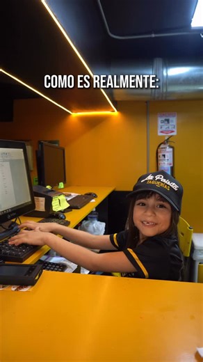 La Paisita Medellín | ¿Crees que ser la hija del dueño es puro lujo? 😎 En el reel te mostramos cómo imaginan que me dan tacos en la boca, me peinan y me... | Instagram