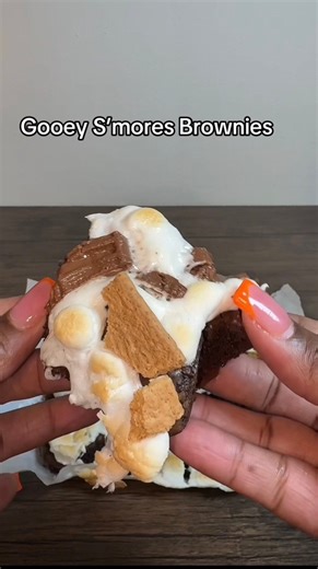 These S’mores Brownies are the ultimate gooey treat! 🍫🔥 Layers of fudgy chocolate brownie, melted marshmallows, and graham cracker crunch in every bite — it’s like campfire nostalgia baked right into a pan. Perfect for when you want something sweet, cozy, and a little messy (in the best way)! #brownies #smores #dessert #easyrecipe | Michelle Renee