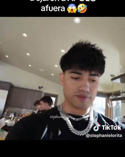 Apolo se queda afuera en la nieve 😱🤣