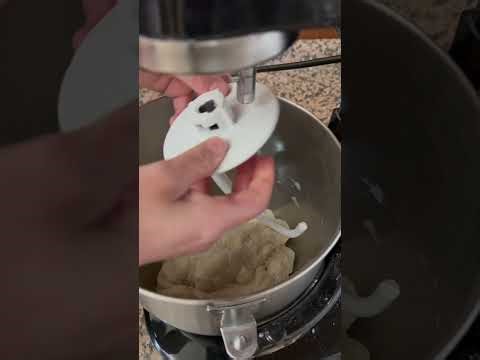 🍕 Pizza con cornicione alto – Videoricetta semplicissima