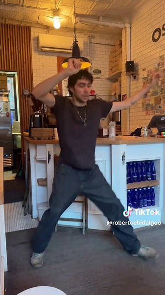 Robertoehidalgo (@robertoehidalgoo)’s videos with Simulation Swarm - Big Thief