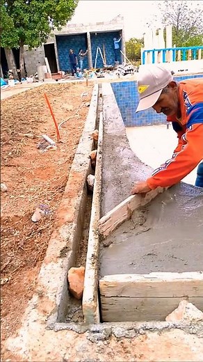 How to Prepare a Pool Edge for Porcelain Tiling – Cement & Sand Leveling Tutorial! #shorts #cement