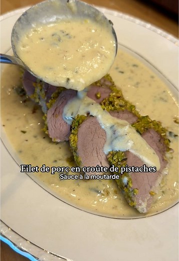Filet de porc en croûte de pistaches avec sauce à la moutarde