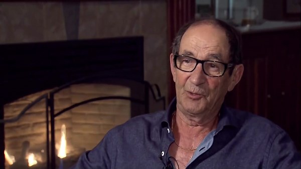 In 2017, Adrien Langlois sat down to talk with City News about our origins as a band. Not only is Adrien Paul Langlois' father, but he also was all of our Grade 11 gym teachers back in Kingston before we formed The Hip. Gold Star if you were one of those 3 people who saw us at The Manor in those early days… 🎥 CityNews Toronto | The Tragically Hip