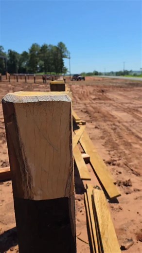 Bruno mateus / Bm currais on Instagram: "Entrada da fazenda sendo feita com aquela qualidadeque so a Bmcurrais faz , serviço sendo feito na fazenda AGRO GANADERA TESORO E.A.S em capi'Ibary Paraguay Nosso contato +595984497348🇵🇾 Contato (67)996484684🇧🇷 Prestamos serviços em todo Brasil🇧🇷 e paraguay🇵🇾 #primaveradoleste #rondonopolis #altoparana #santarita #alborada cercaeletrica pecuariamoderna choque choquebruto cercaconvencional sal