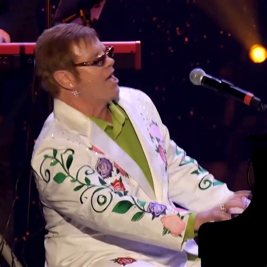 ✨ Experience the magic of Vegas in Concert! A 3-hour tribute to 6 legendary Vegas icons, featuring a stunning light & visual show & full live band in what will be an unforgettable night of your favourite hits! ONE NIGHT ONLY! 🎫 Get your tickets now! https://bit.ly/VEGASUMB24 #vegasinconcert #livemusic #tributeshow | Ticketek Australia