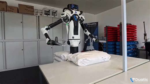 Duatic Alpha: Auto detecting and grasping a 20kg bag